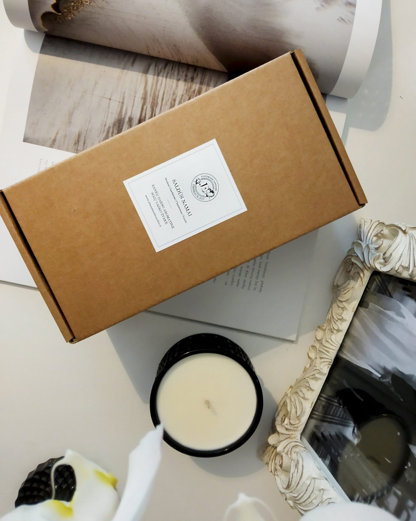 Rankų darbo sojų vaško žvakė Medaus Mėnuo Luxury