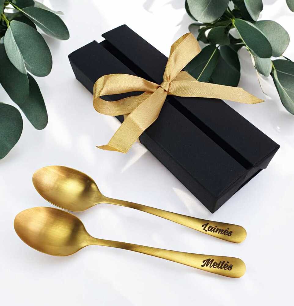 Graviruotų arbatinių šaukštelių komplektas