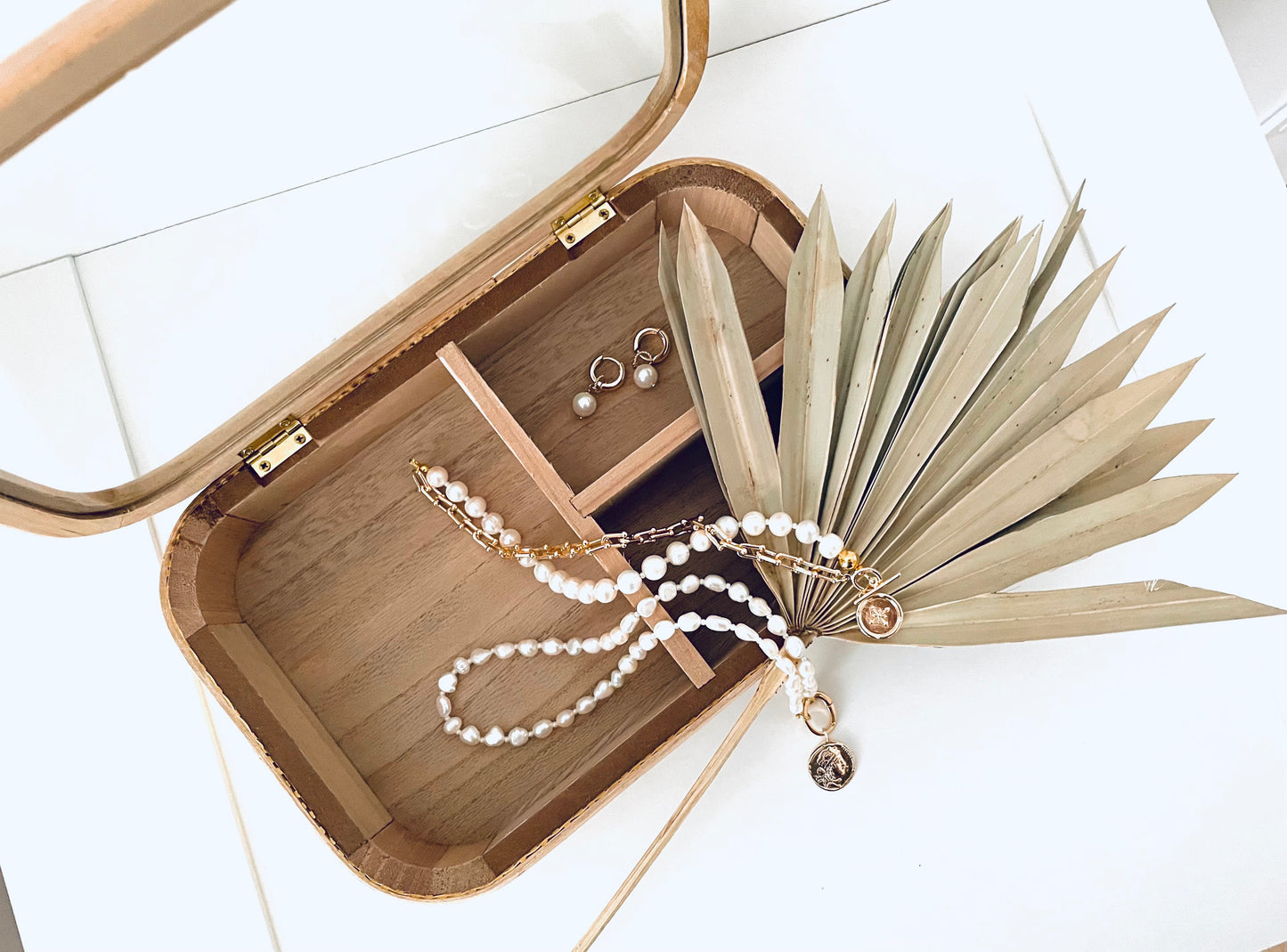 Medinė papuošalų dėžutė