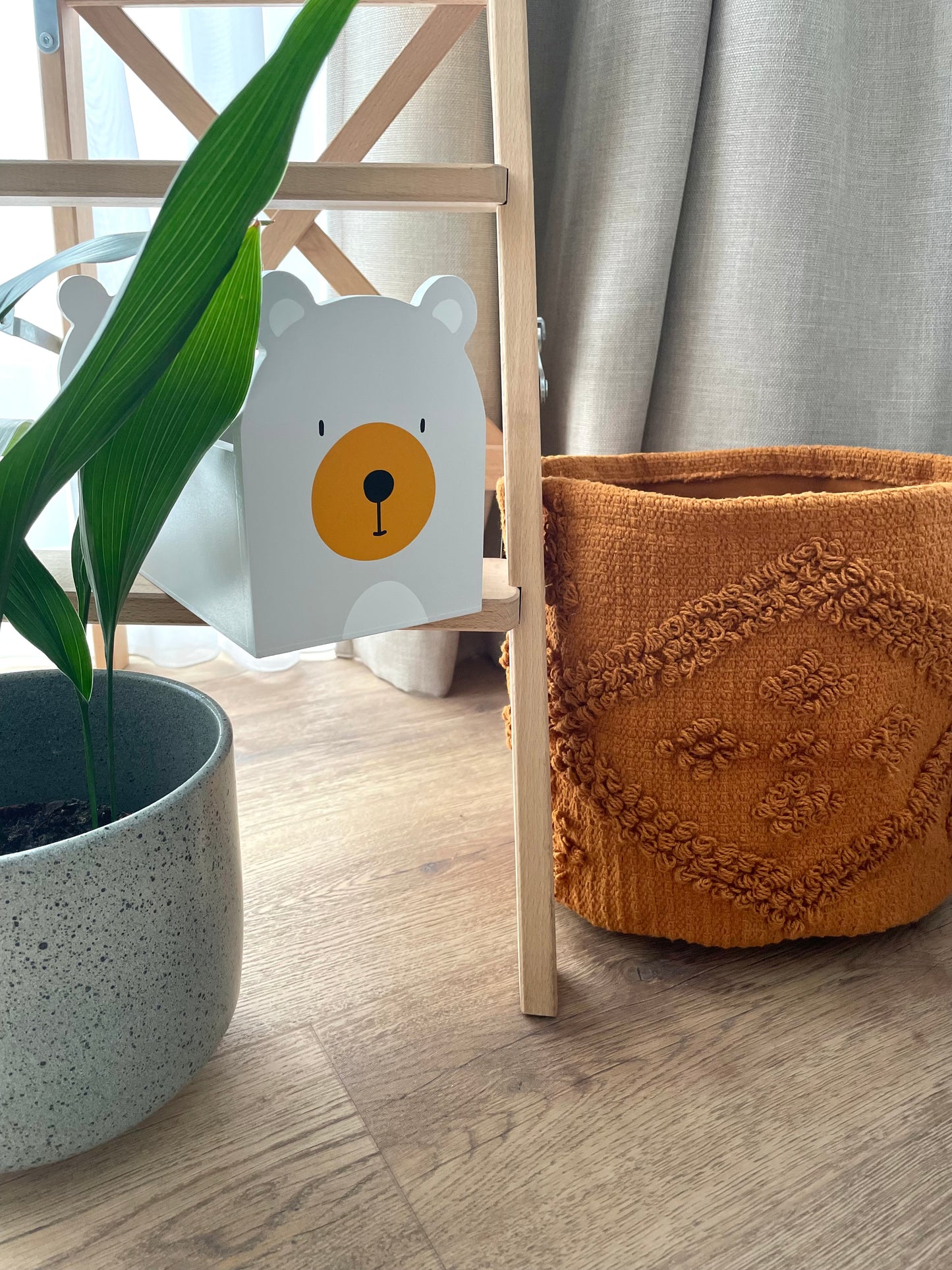 Medžiaginis rudos spalvos daiktų krepšys