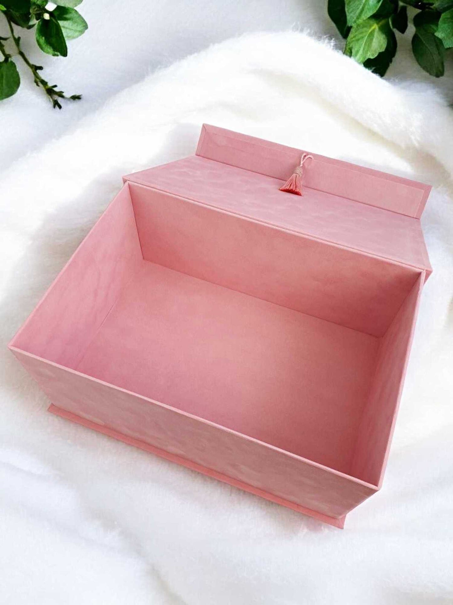 Aksominė krikštadėžė su užrašu kreminės spalvos