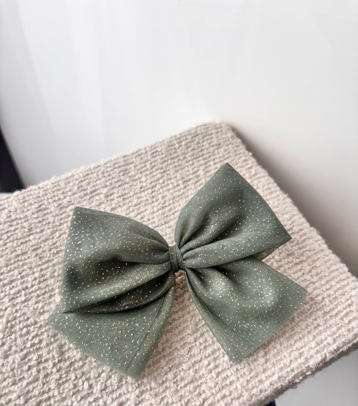 Rankų darbo tiulio segtukas mergaitėms Sage Green Sparkle